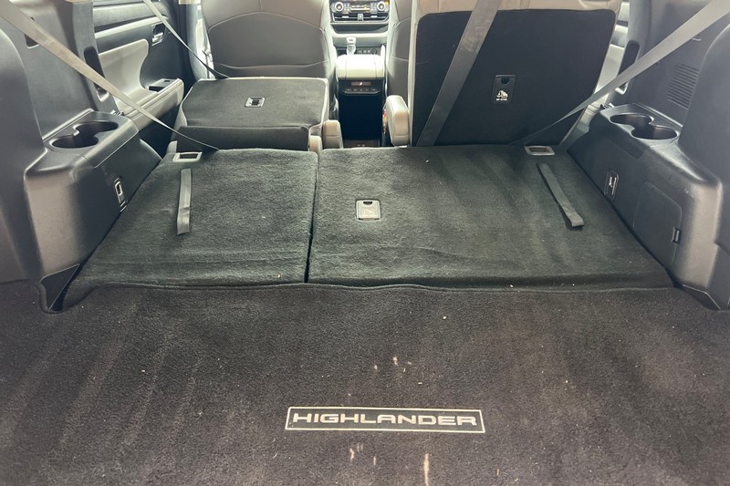 Toyota Highlander Hybrid Vehicle Full-screen Gallery Image 16