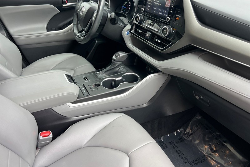 Toyota Highlander Hybrid Vehicle Full-screen Gallery Image 17