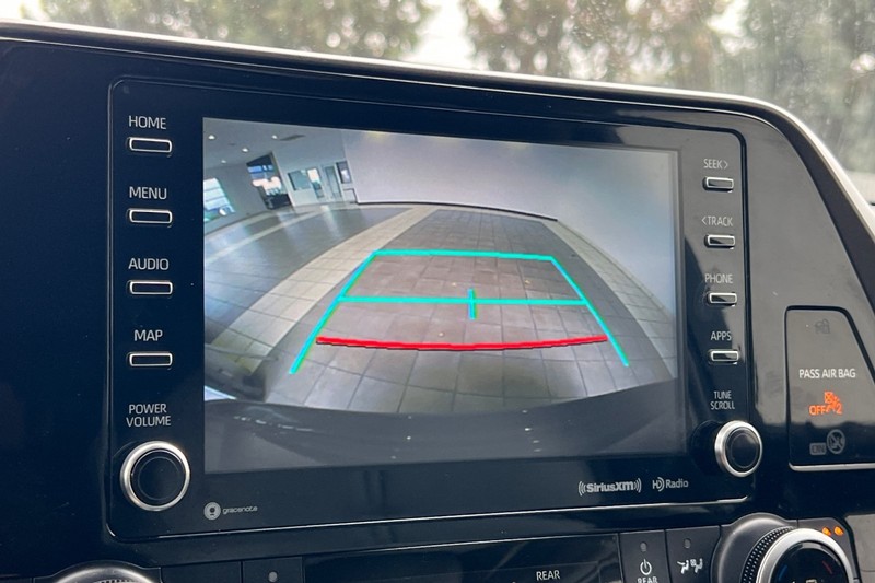 Toyota Highlander Hybrid Vehicle Full-screen Gallery Image 20