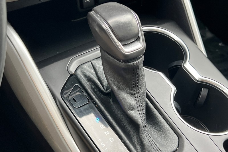 Toyota Highlander Hybrid Vehicle Full-screen Gallery Image 22