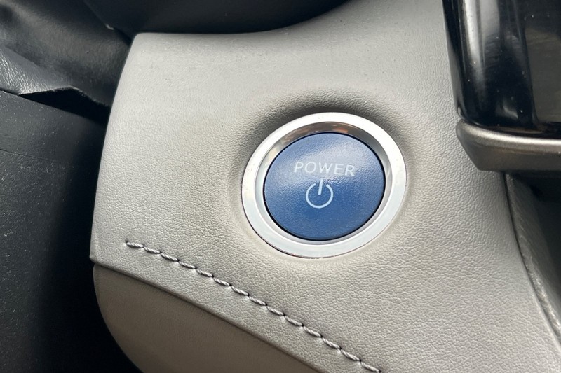 Toyota Highlander Hybrid Vehicle Full-screen Gallery Image 23