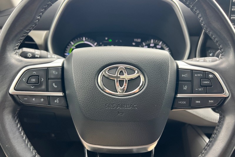 Toyota Highlander Hybrid Vehicle Full-screen Gallery Image 24
