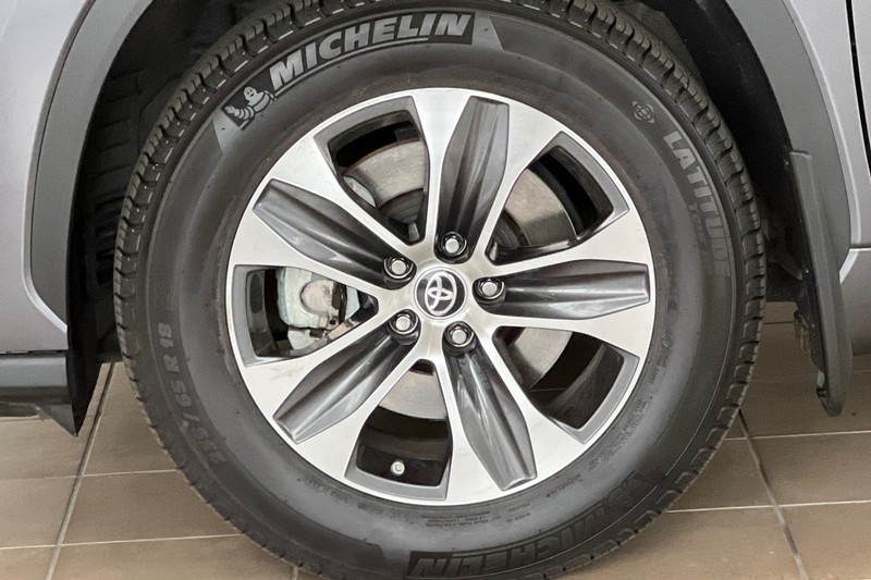 Toyota Highlander Hybrid Vehicle Full-screen Gallery Image 27