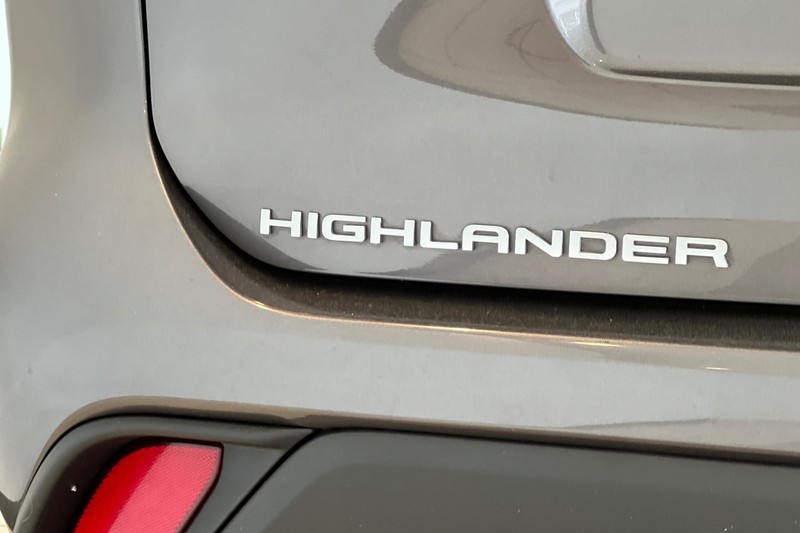 Toyota Highlander Hybrid Vehicle Full-screen Gallery Image 28