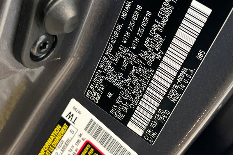 Toyota Highlander Hybrid Vehicle Full-screen Gallery Image 30