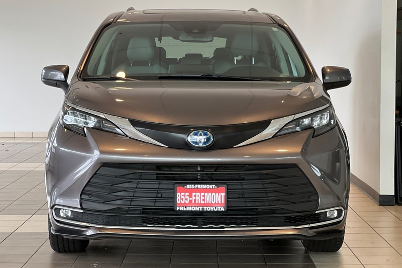 Toyota Sienna Vehicle Full-screen Gallery Image 09