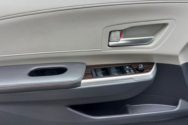 Toyota Sienna Vehicle Full-screen Gallery Image 11