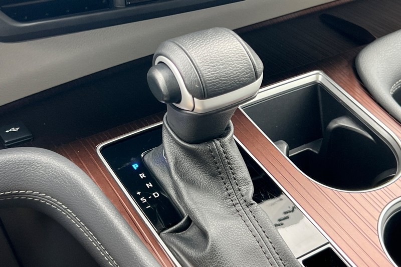 Toyota Sienna Vehicle Full-screen Gallery Image 22