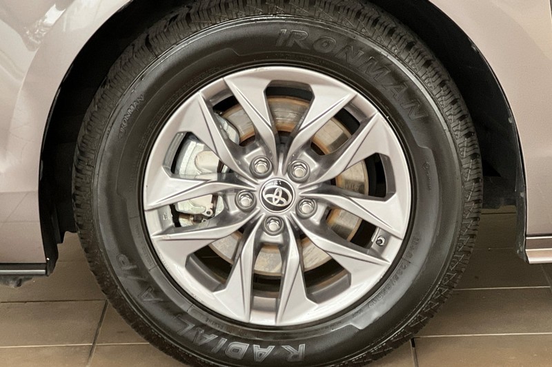 Toyota Sienna Vehicle Full-screen Gallery Image 27