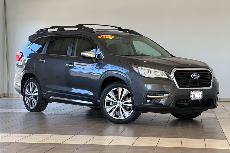 Subaru Ascent Vehicle Full-screen Gallery Image 02