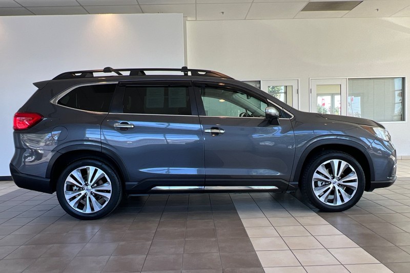 Subaru Ascent Vehicle Full-screen Gallery Image 03