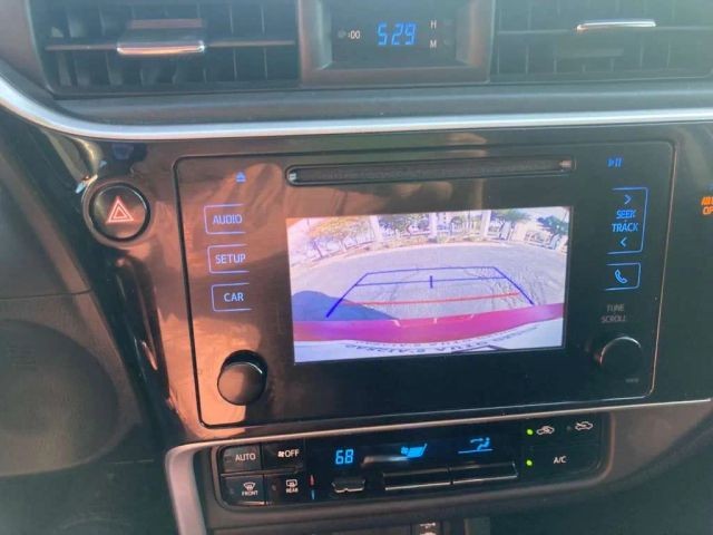 Toyota Corolla Vehicle Full-screen Gallery Image 7