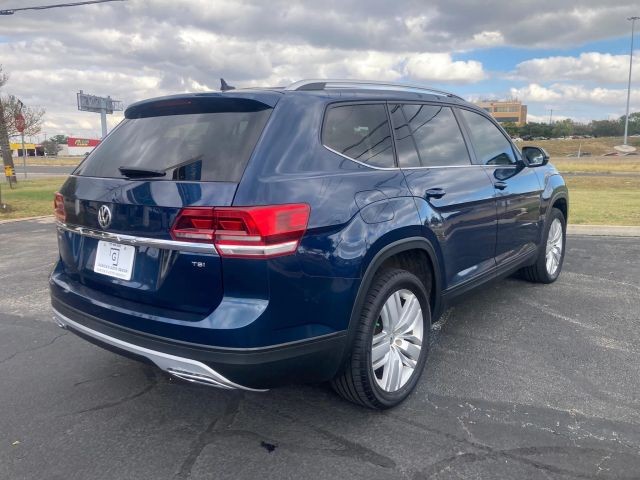 Volkswagen Atlas Vehicle Full-screen Gallery Image 4