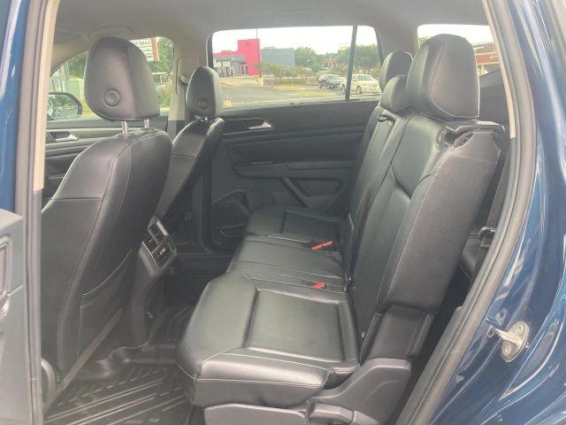 Volkswagen Atlas Vehicle Full-screen Gallery Image 12