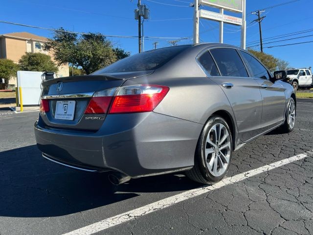 Honda Accord Sedan Vehicle Full-screen Gallery Image 3