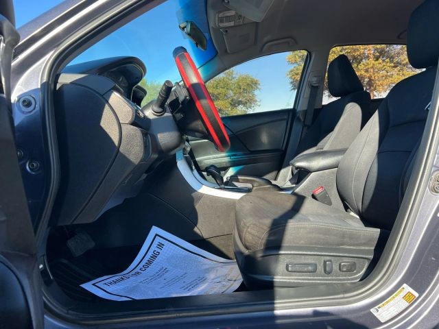 Honda Accord Sedan Vehicle Full-screen Gallery Image 5