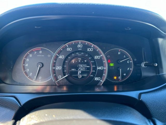 Honda Accord Sedan Vehicle Full-screen Gallery Image 8