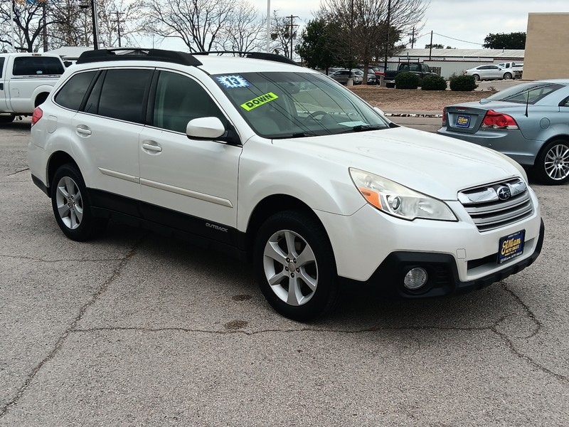 2013 Subaru Outback Premium's photo