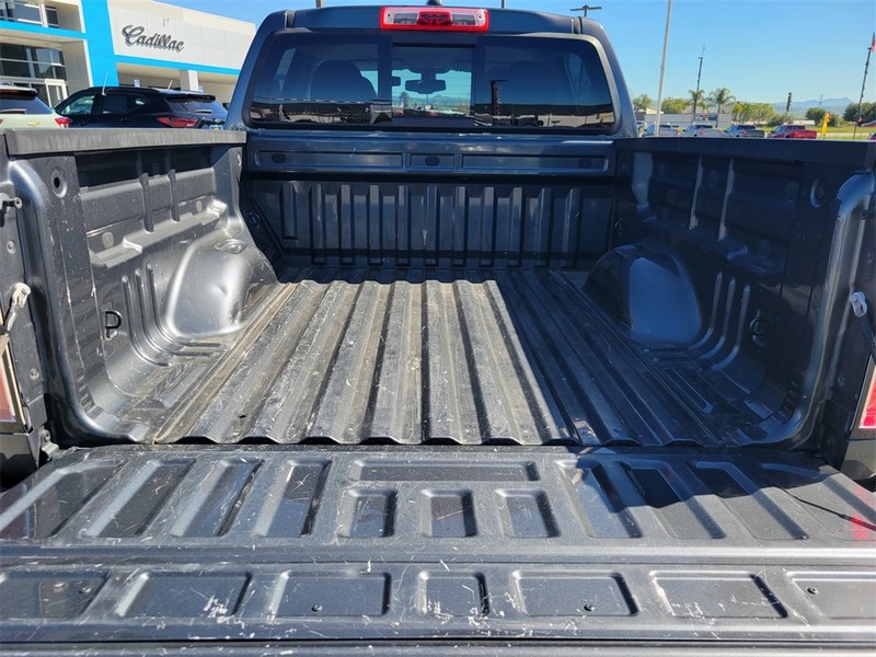GMC Canyon Vehicle Full-screen Gallery Image 10
