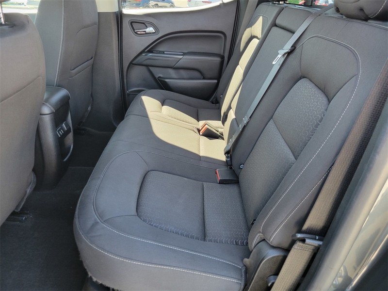 GMC Canyon Vehicle Full-screen Gallery Image 12