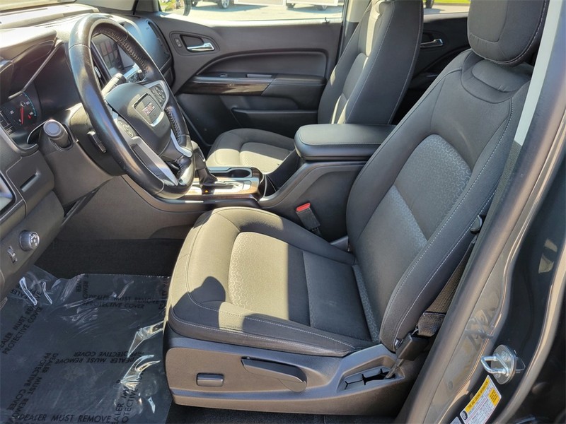 GMC Canyon Vehicle Full-screen Gallery Image 15