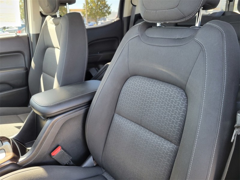 GMC Canyon Vehicle Full-screen Gallery Image 16