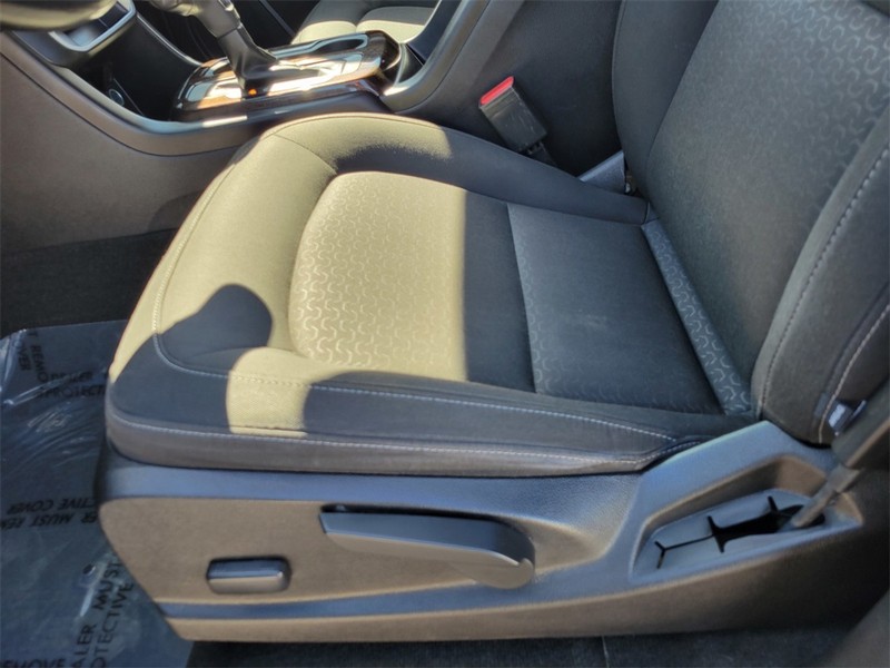 GMC Canyon Vehicle Full-screen Gallery Image 17