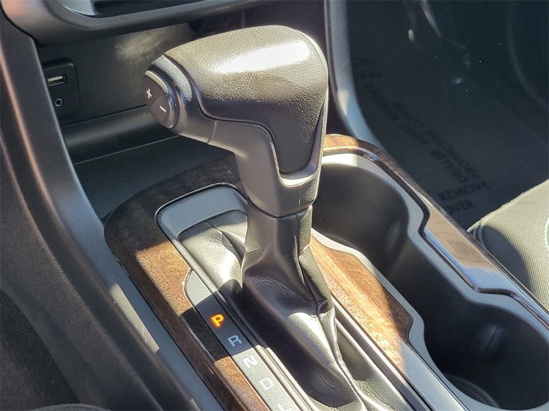 GMC Canyon Vehicle Full-screen Gallery Image 21