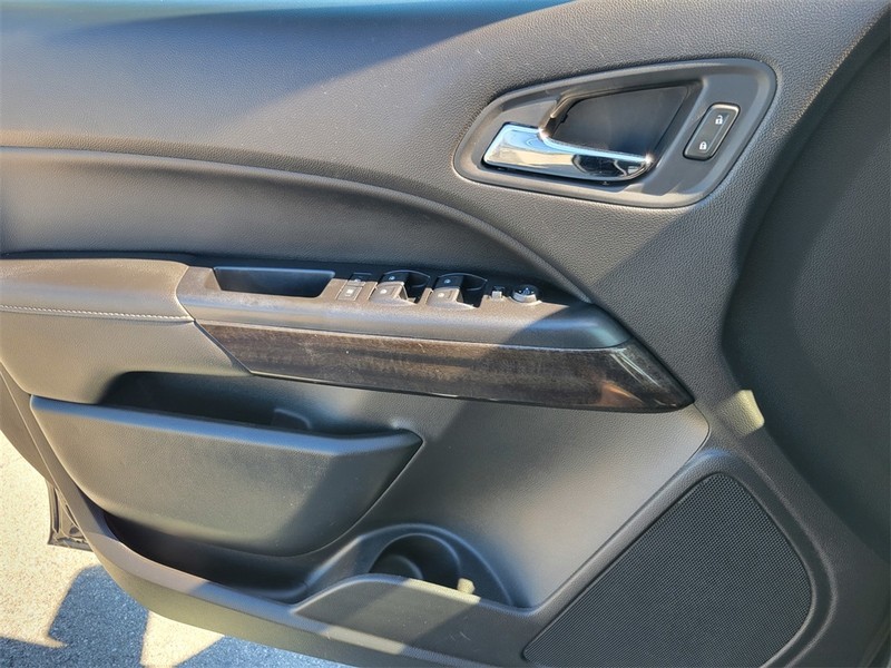 GMC Canyon Vehicle Full-screen Gallery Image 25