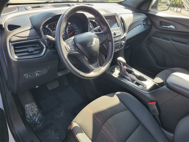 Chevrolet Equinox Vehicle Full-screen Gallery Image 10