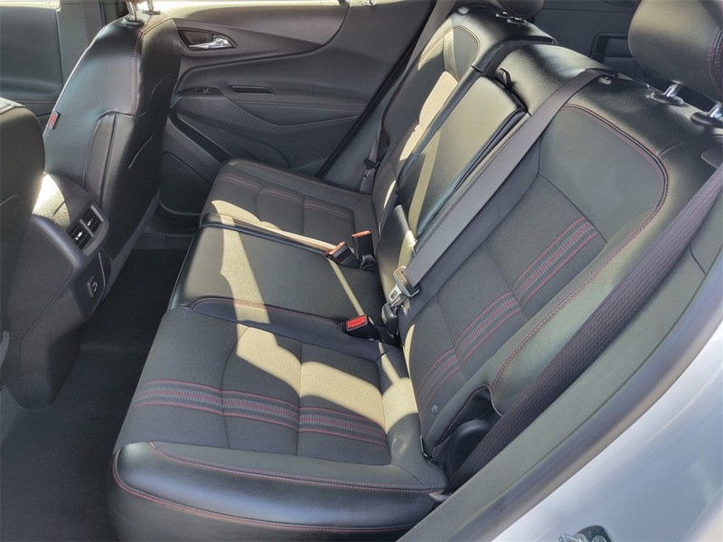 Chevrolet Equinox Vehicle Full-screen Gallery Image 12