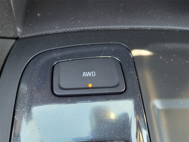 Chevrolet Equinox Vehicle Full-screen Gallery Image 22