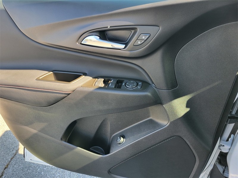 Chevrolet Equinox Vehicle Full-screen Gallery Image 28