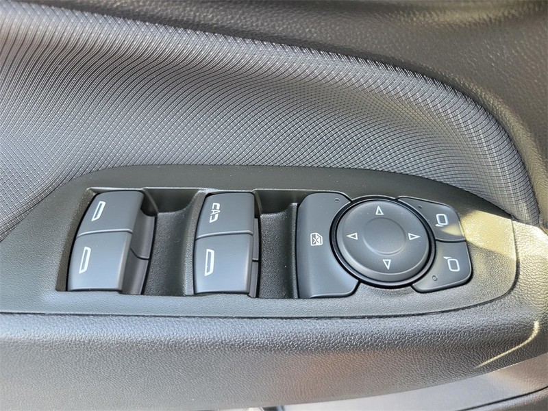 Chevrolet Equinox Vehicle Full-screen Gallery Image 29