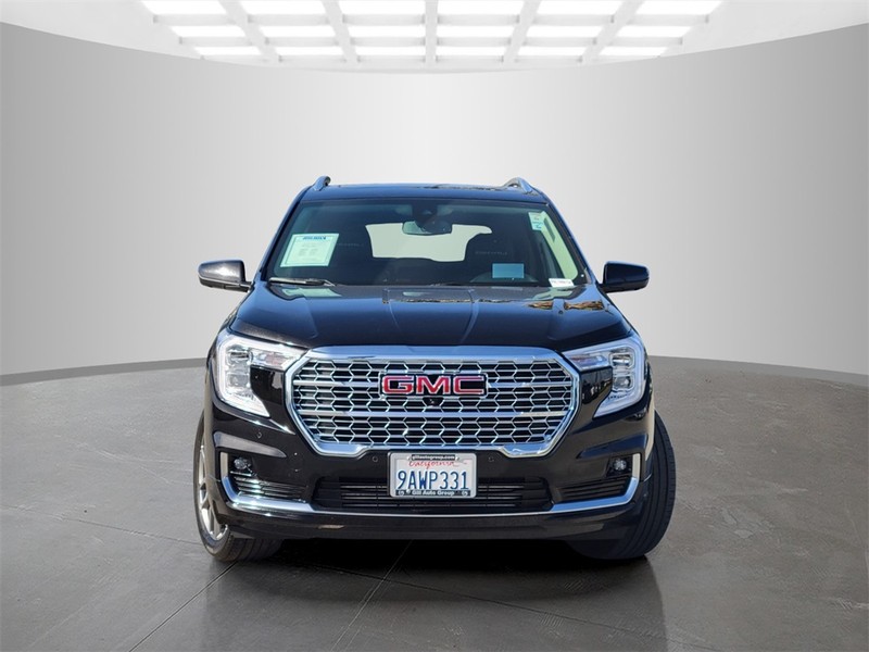GMC Terrain Vehicle Full-screen Gallery Image 02