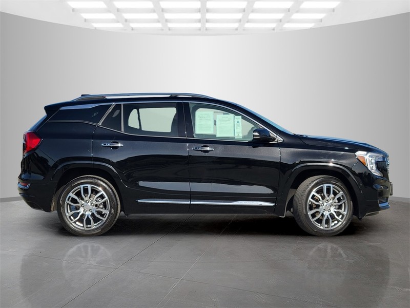 GMC Terrain Vehicle Full-screen Gallery Image 03