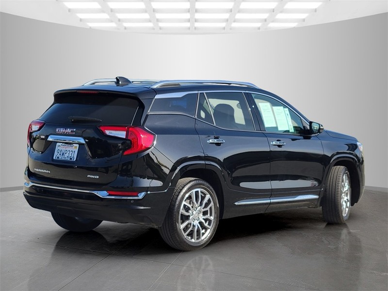 GMC Terrain Vehicle Full-screen Gallery Image 04