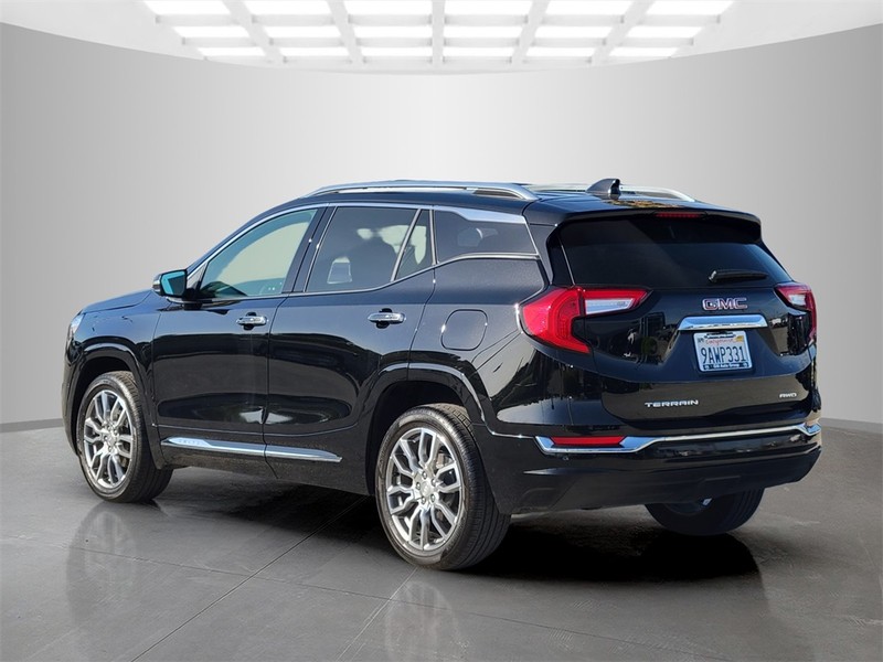 GMC Terrain Vehicle Full-screen Gallery Image 06