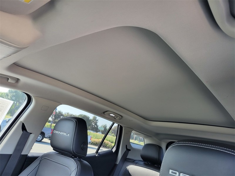 GMC Terrain Vehicle Full-screen Gallery Image 11