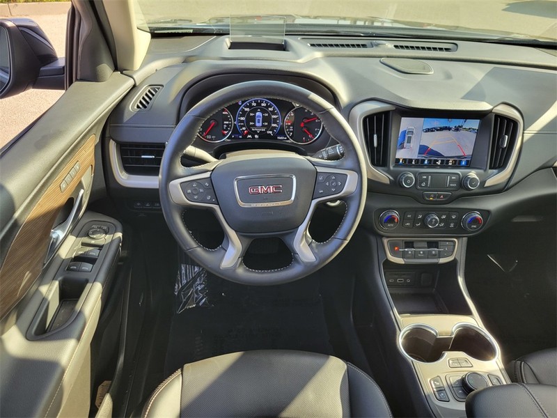 GMC Terrain Vehicle Full-screen Gallery Image 13