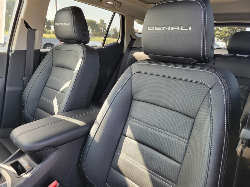 GMC Terrain Vehicle Full-screen Gallery Image 16