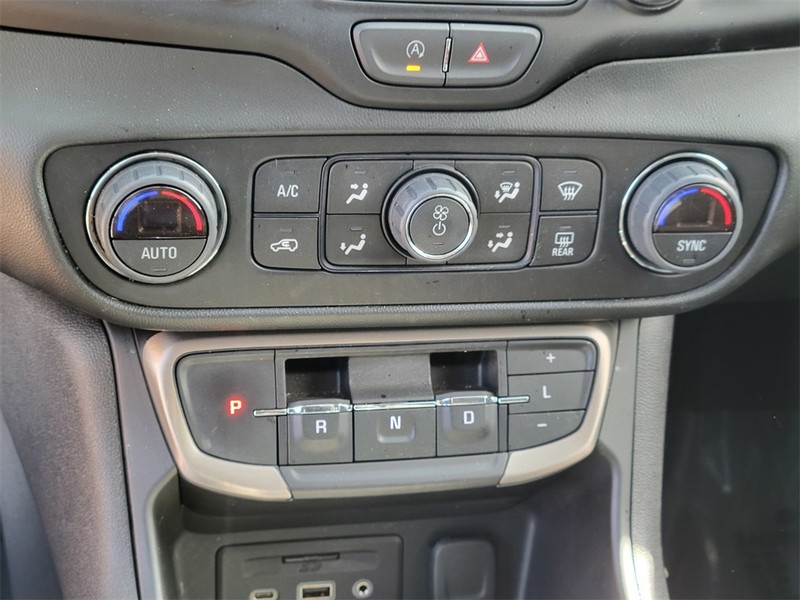 GMC Terrain Vehicle Full-screen Gallery Image 20