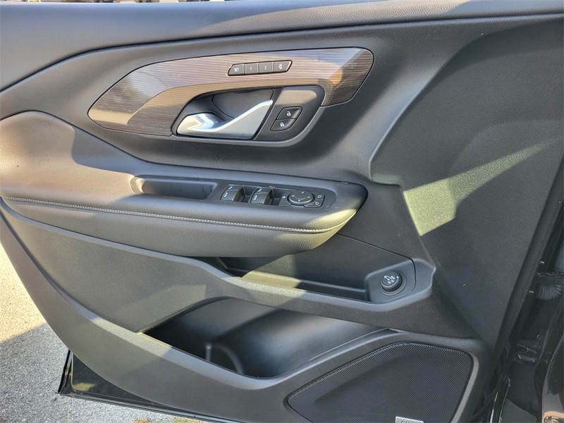 GMC Terrain Vehicle Full-screen Gallery Image 26