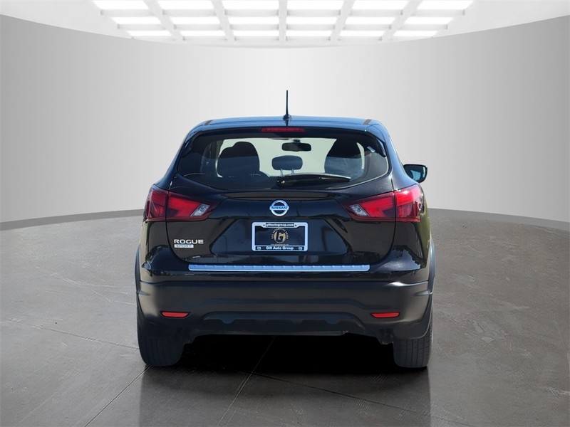 Nissan Rogue Sport Vehicle Full-screen Gallery Image 05