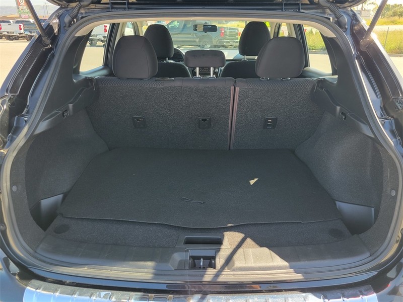 Nissan Rogue Sport Vehicle Full-screen Gallery Image 10