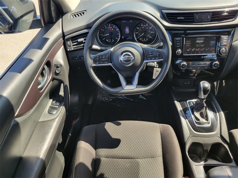 Nissan Rogue Sport Vehicle Full-screen Gallery Image 13