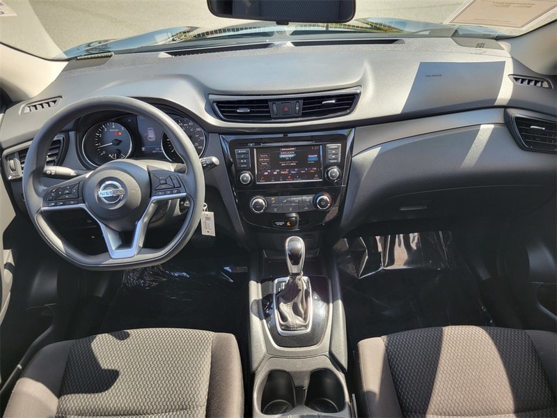 Nissan Rogue Sport Vehicle Full-screen Gallery Image 14