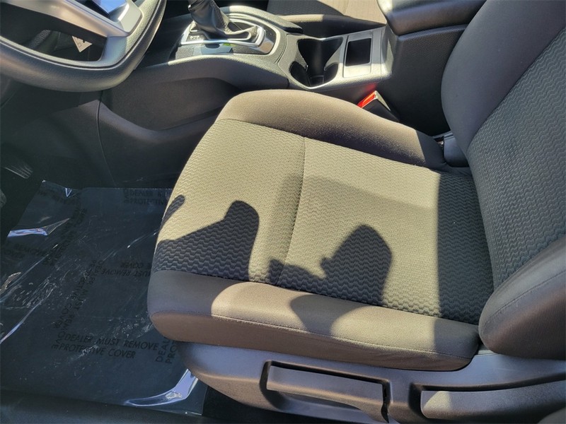 Nissan Rogue Sport Vehicle Full-screen Gallery Image 17