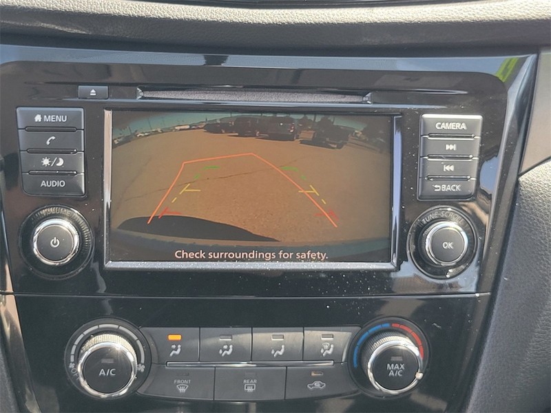 Nissan Rogue Sport Vehicle Full-screen Gallery Image 20