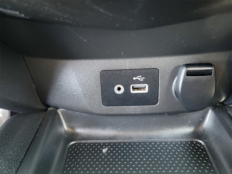 Nissan Rogue Sport Vehicle Full-screen Gallery Image 23